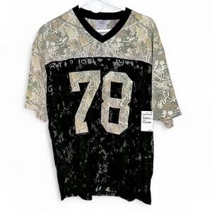 Golden Hour - NWT Women's Lace 78 Camo V-Neck T-Shirt - Large